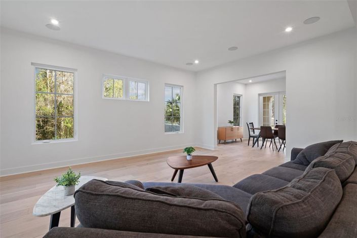 Image No.19-7 Bed Property for sale