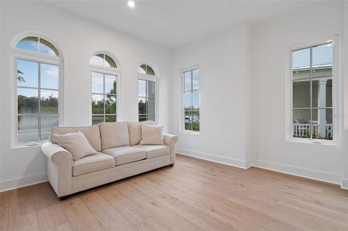 Image No.23-7 Bed Property for sale