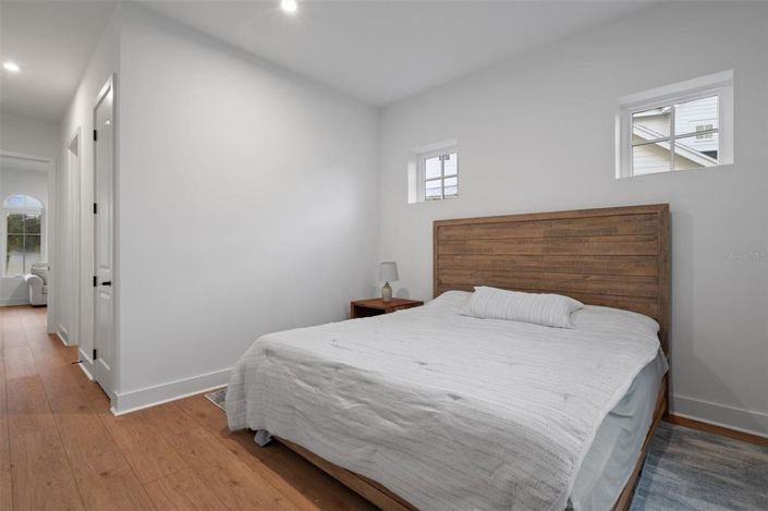 Image No.27-7 Bed Property for sale