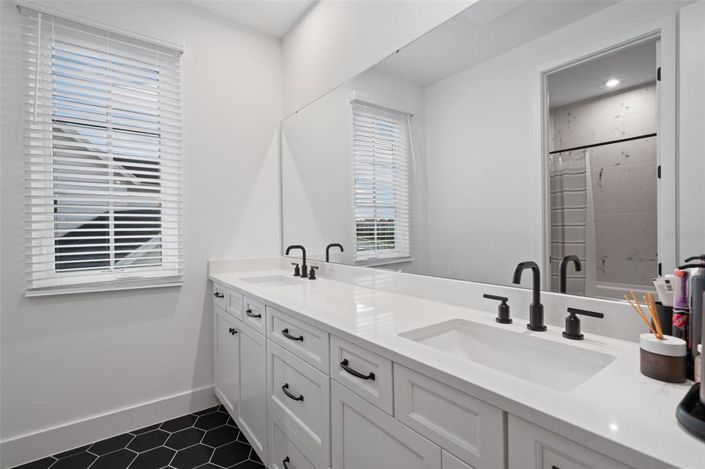 Image No.43-7 Bed Property for sale