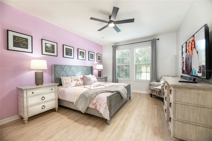 Image No.25-9 Bed Property for sale