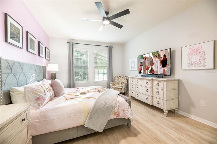 Image No.26-9 Bed Property for sale