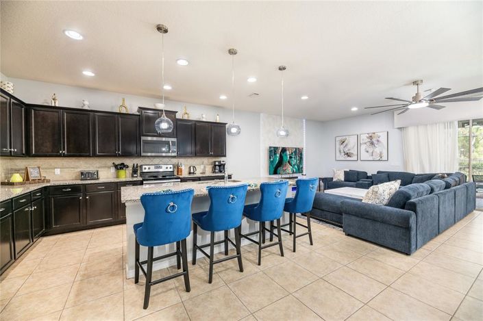 Image No.7-9 Bed Property for sale