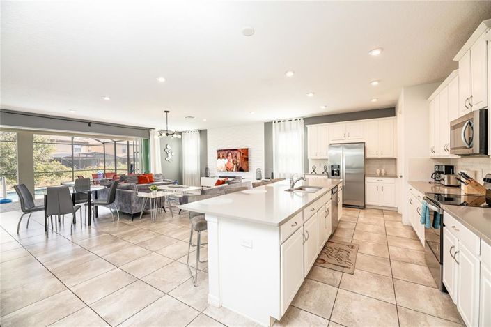 Image No.7-9 Bed Property for sale