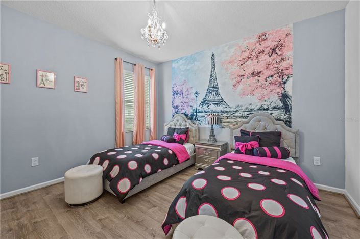 Image No.60-14 Bed Property for sale