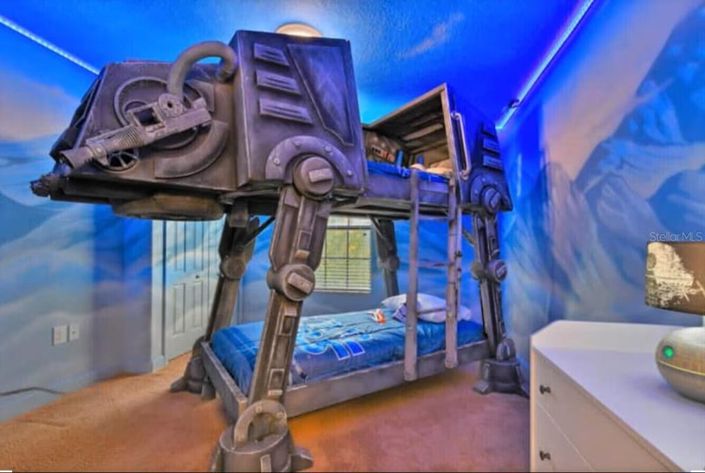 Image No.12-6 Bed Property for sale