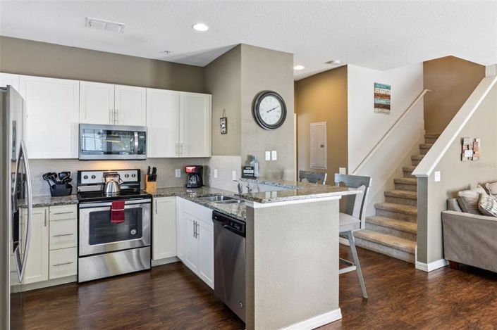 Image No.10-4 Bed Townhouse for sale