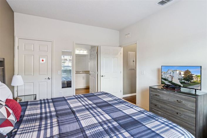 Image No.17-4 Bed Townhouse for sale