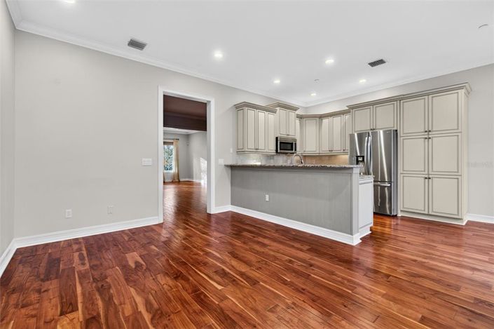 Image No.12-4 Bed Townhouse for sale