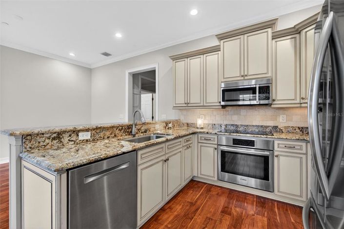 Image No.18-4 Bed Townhouse for sale