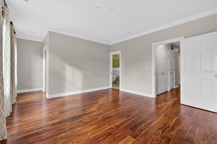 Image No.22-4 Bed Townhouse for sale