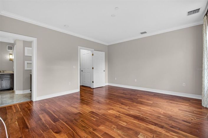 Image No.23-4 Bed Townhouse for sale