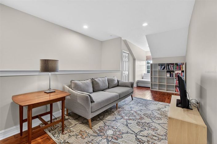 Image No.35-4 Bed Townhouse for sale