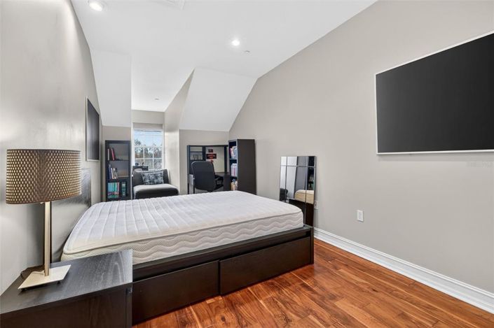 Image No.37-4 Bed Townhouse for sale