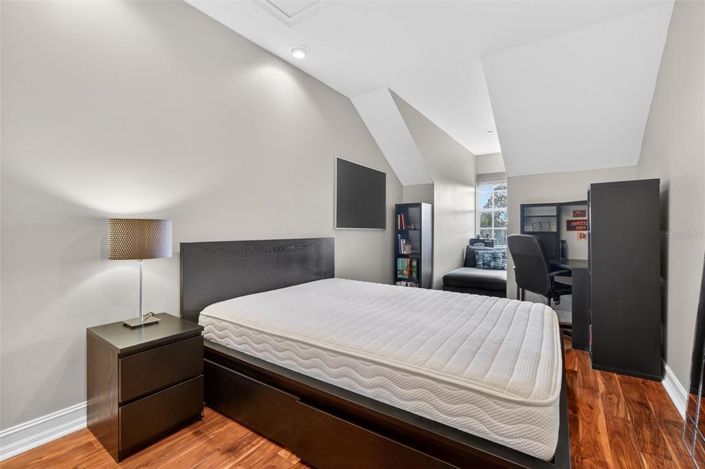 Image No.38-4 Bed Townhouse for sale