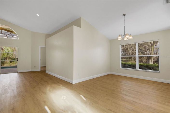 Image No.15-4 Bed Property for sale