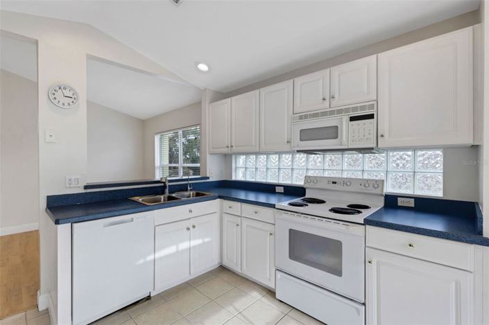 Image No.17-4 Bed Property for sale