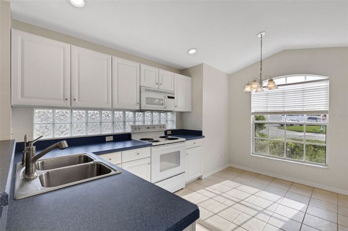 Image No.18-4 Bed Property for sale