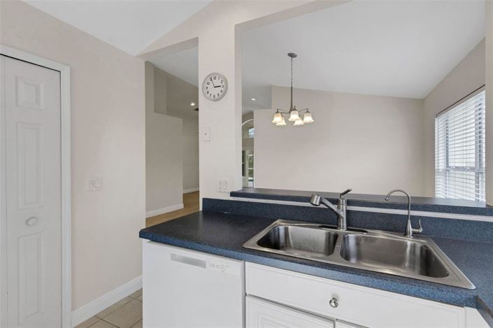 Image No.20-4 Bed Property for sale