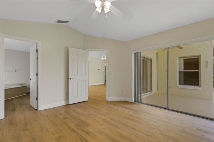 Image No.28-4 Bed Property for sale