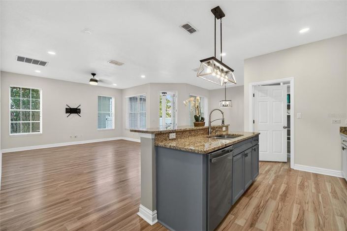 Image No.12-4 Bed Property for sale