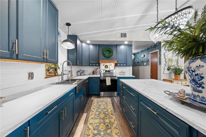 Image No.12-3 Bed Property for sale