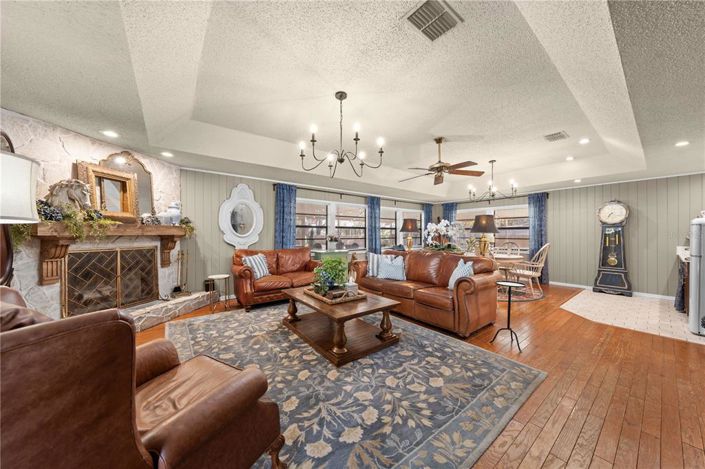 Image No.17-3 Bed Property for sale