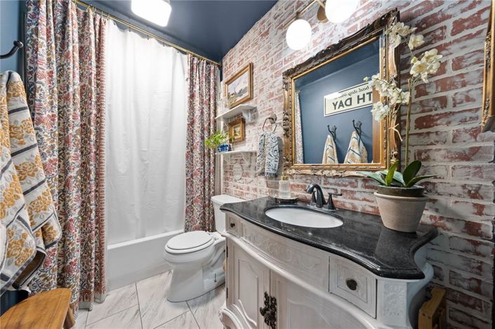 Image No.29-3 Bed Property for sale