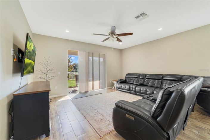 Image No.7-3 Bed Property for sale