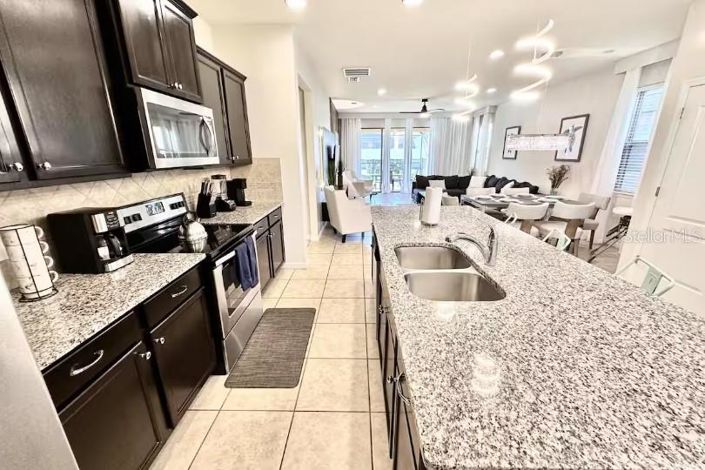 Image No.11-6 Bed Property for sale