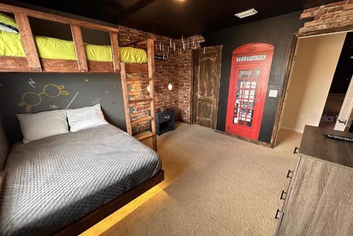 Image No.26-6 Bed Property for sale