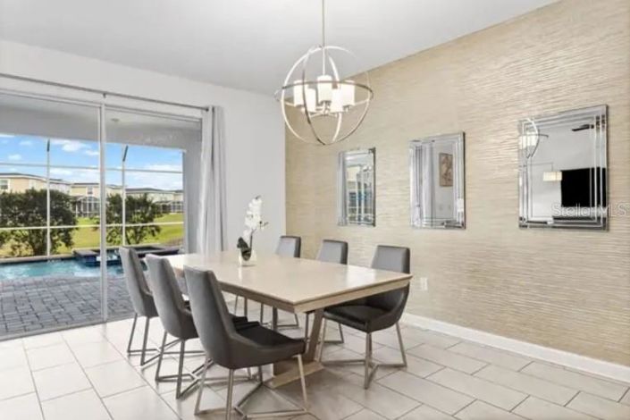 Image No.15-8 Bed Property for sale