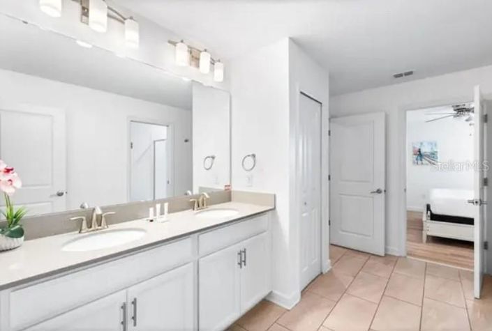 Image No.21-8 Bed Property for sale