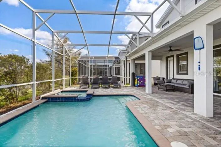 Image No.3-8 Bed Property for sale