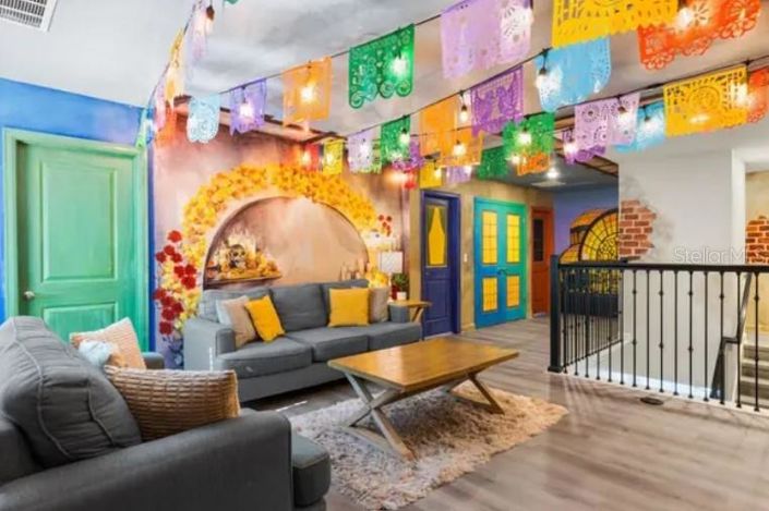 Image No.9-8 Bed Property for sale