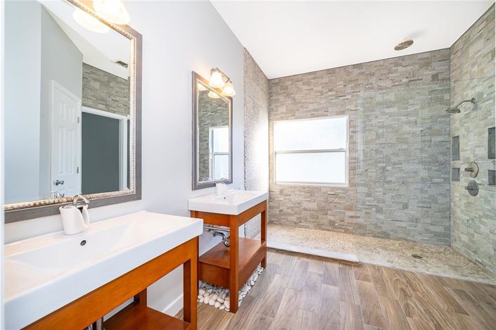 Image No.19-4 Bed Property for sale