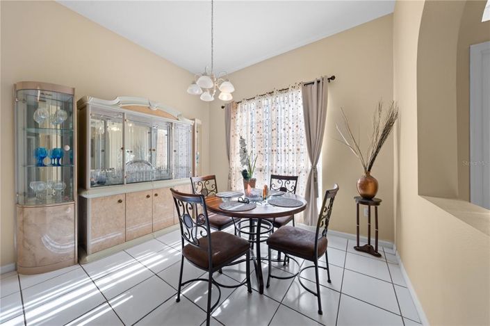 Image No.5-Propriété de 4 chambres à vendre à Kissimmee