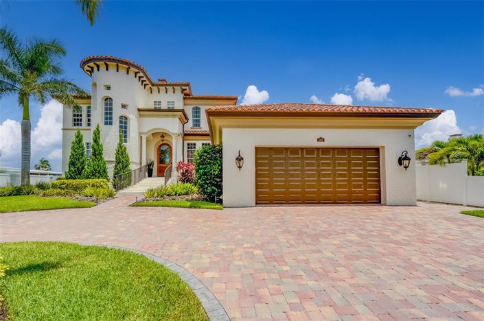 Image No.2-4 Bed Property for sale