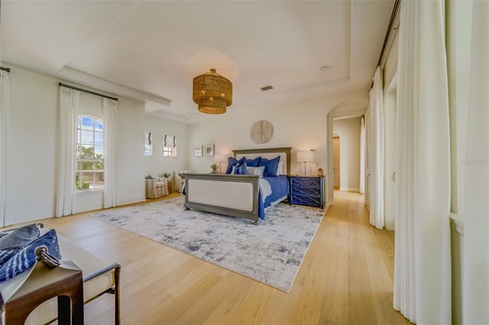 Image No.5-4 Bed Property for sale