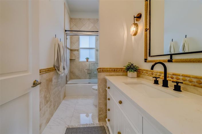 Image No.55-4 Bed Property for sale