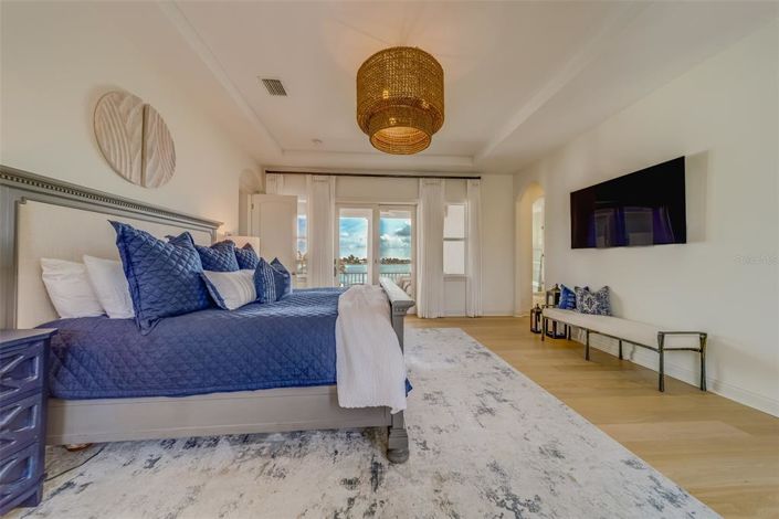 Image No.8-4 Bed Property for sale