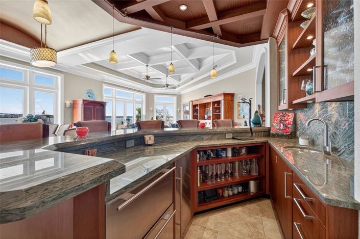 Image No.17-5 Bed Property for sale