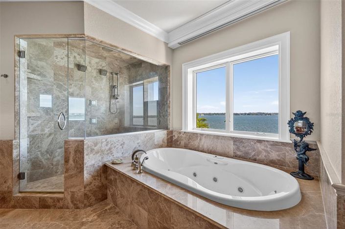 Image No.25-5 Bed Property for sale