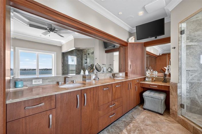 Image No.26-5 Bed Property for sale