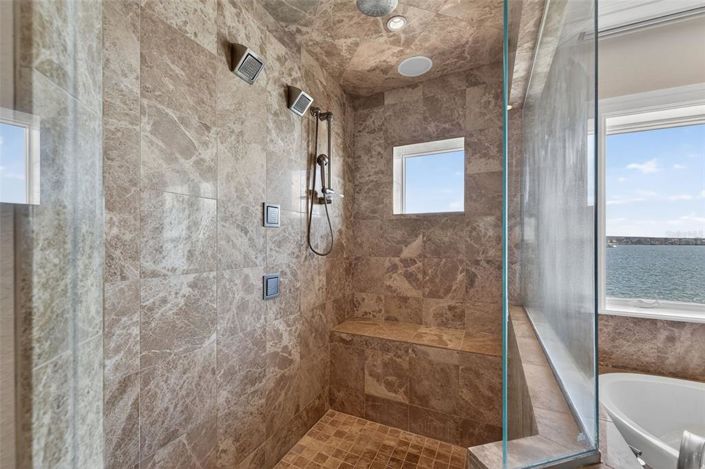 Image No.27-5 Bed Property for sale