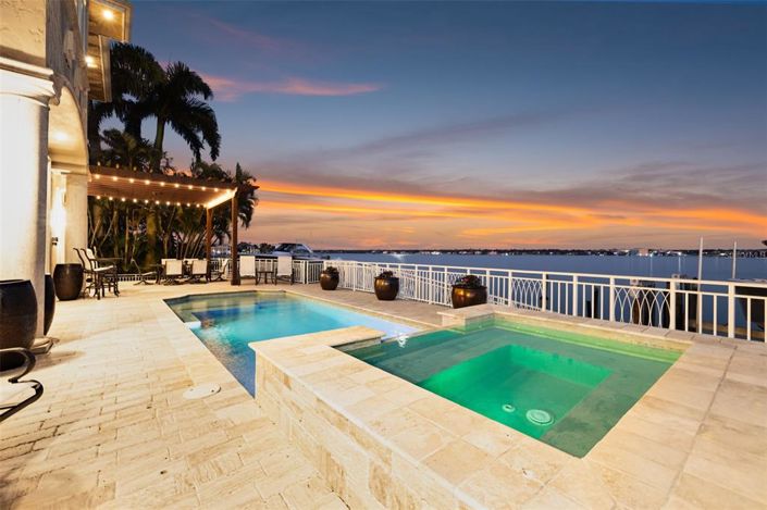 Image No.40-5 Bed Property for sale