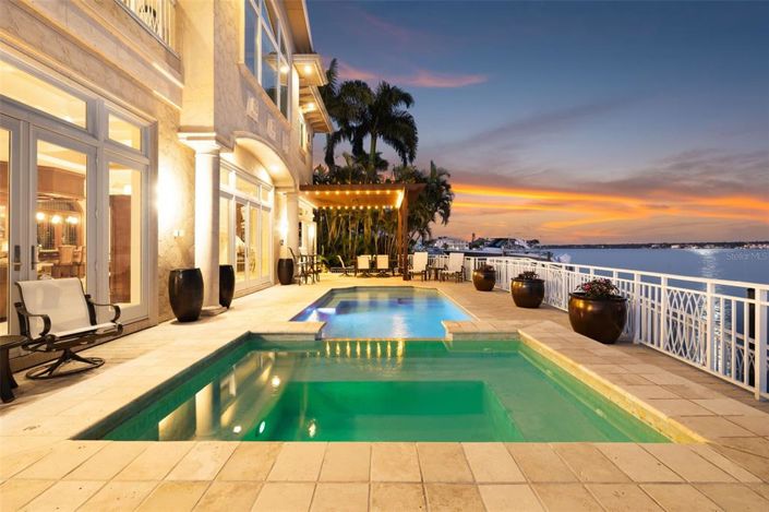 Image No.42-5 Bed Property for sale