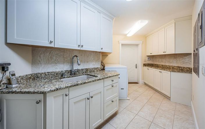 Image No.51-4 Bed Property for sale