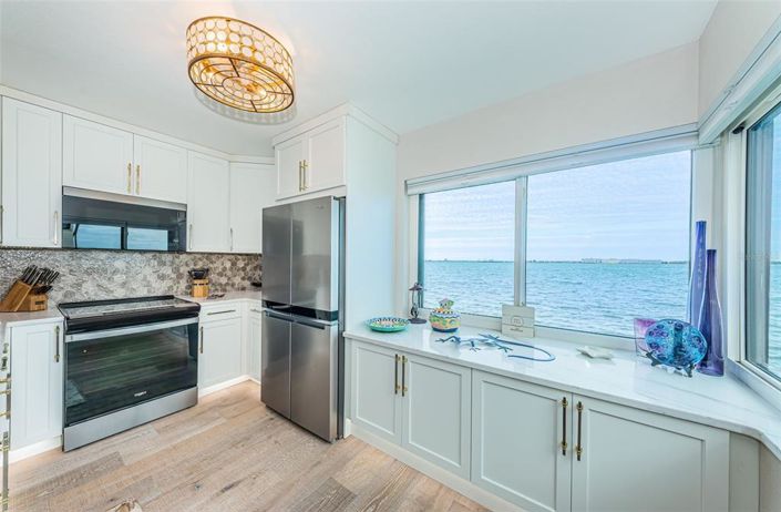 Image No.10-2 Bed Property for sale