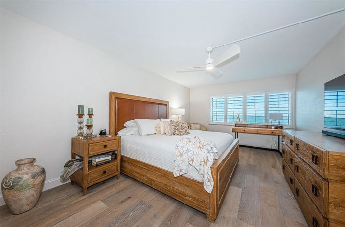 Image No.15-2 Bed Property for sale